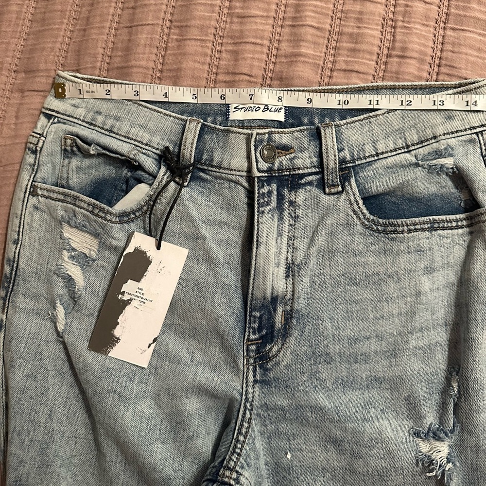 NWT Studio Blue light wash distressed boyfriend jeans - Picture 5 of 12